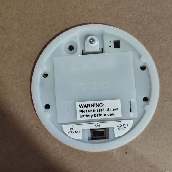 Creepy Skull Wall Art LED Light-Up Framed Decor 20" X 15" Halloween Gothic Style - Picture 7 of 9